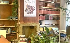 Bookstor Hotel